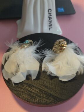 White Feather and GOLD Accent Pierced Lightweight Earrings.